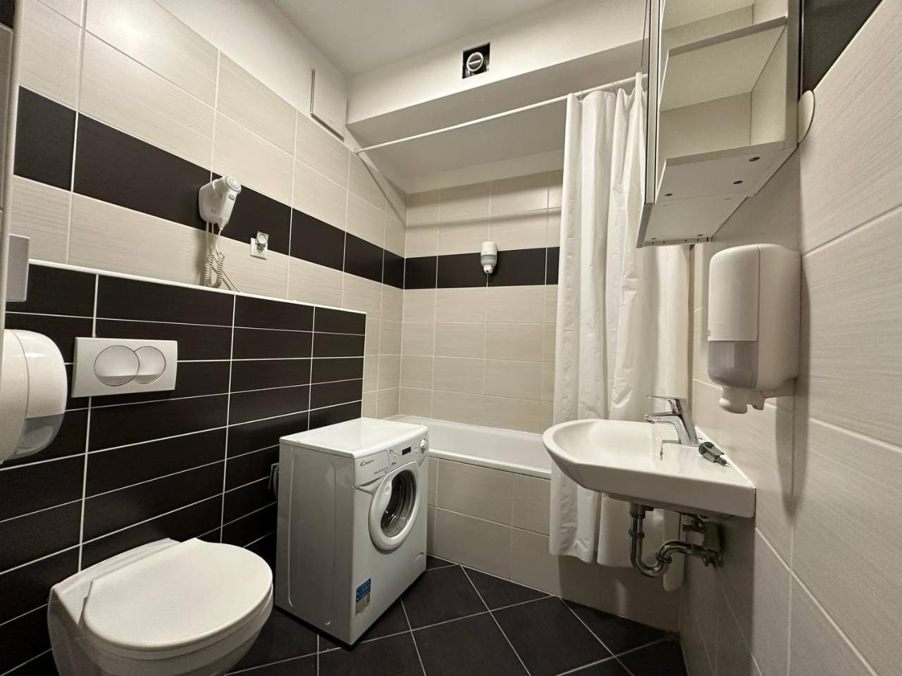 Sun Resort Residential Suite-Free Parking Garage Same Building Βουδαπέστη Εξωτερικό φωτογραφία