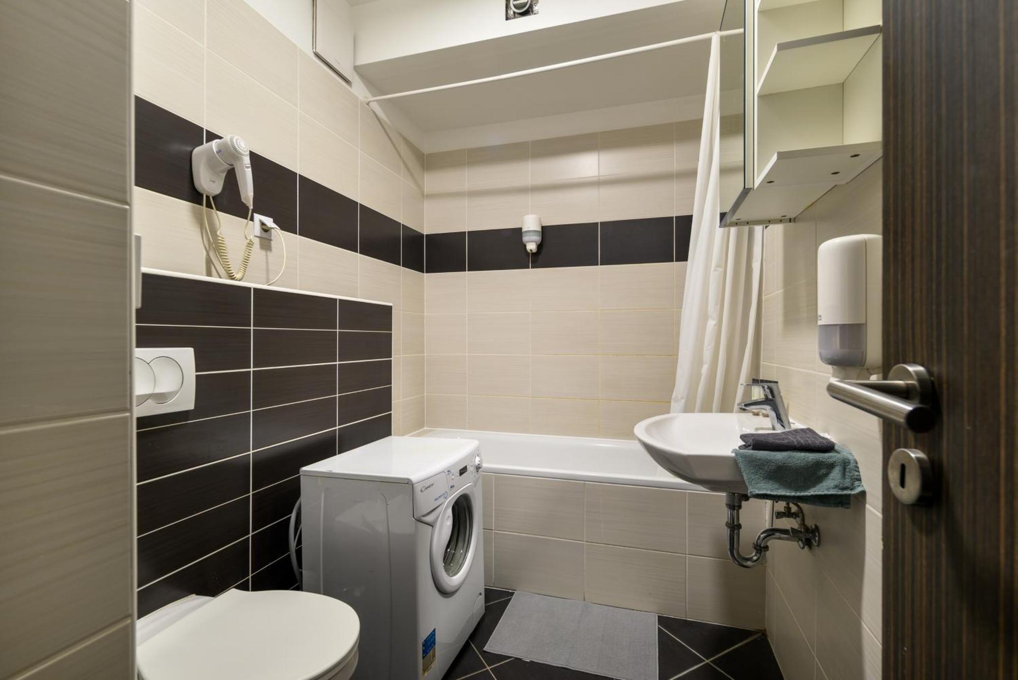 Sun Resort Residential Suite-Free Parking Garage Same Building Βουδαπέστη Εξωτερικό φωτογραφία